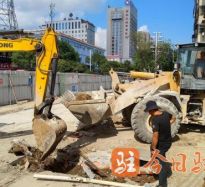 美女抠逼网站高温下的坚守｜道路建设者用汗水铺就畅通路